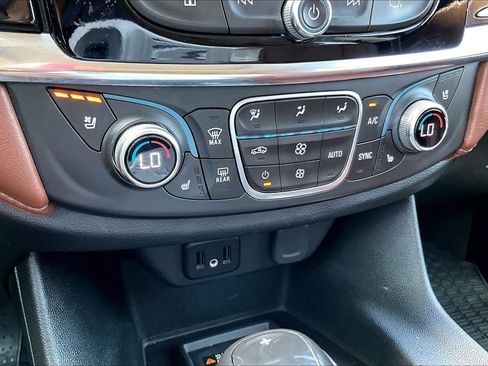 Used 2019 Chevrolet Traverse High Country AWD/4WD image 28