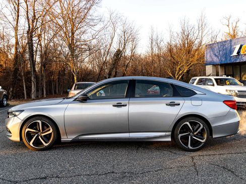 Used 2018 Honda Accord Touring image 3