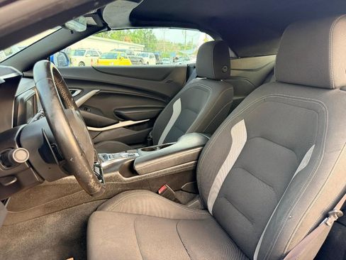 Used 2017 Chevrolet Camaro LT RWD image 15