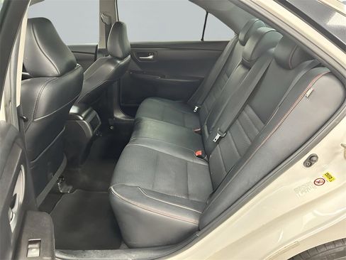 Used 2017 Toyota Camry SE image 10