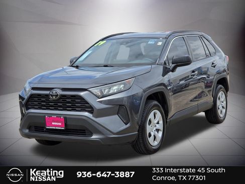 Used 2019 Toyota RAV4 LE FWD image 3