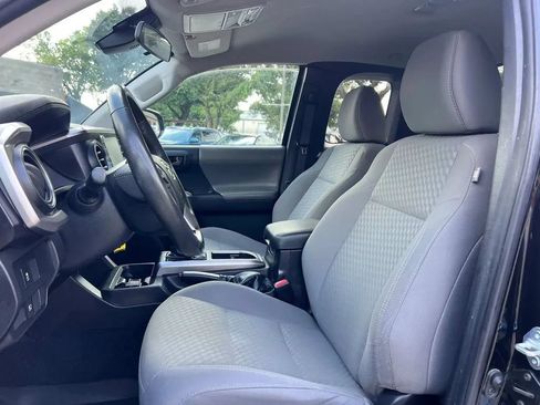 Used 2022 Toyota Tacoma SR5 w/ SR5 Appearance Package (SM) AWD/4WD image 14