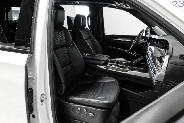 Used 2025 Cadillac Escalade Sport Platinum AWD/4WD image 32