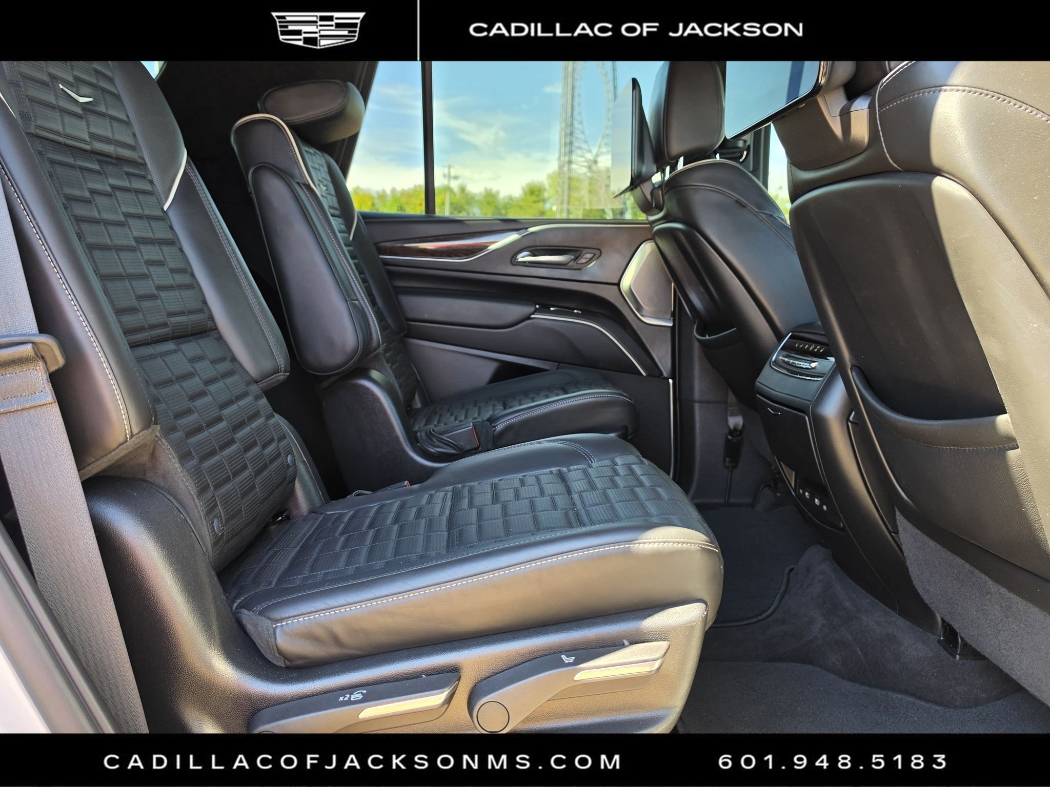Certified 2023 Cadillac Escalade Premium Luxury Platinum AWD/4WD image 35