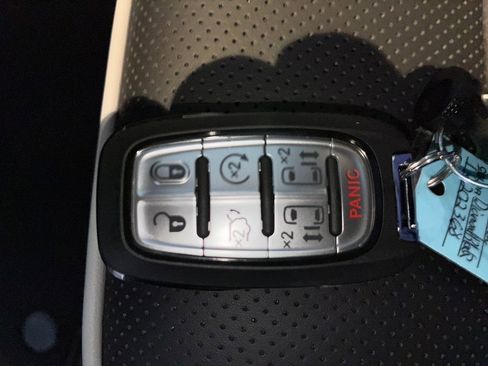 New 2026 Chrysler Pacifica Limited w/ Trailer Tow Group image 30