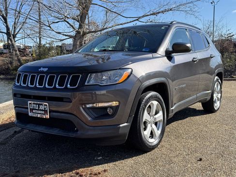 Used 2018 Jeep Compass Latitude image 11