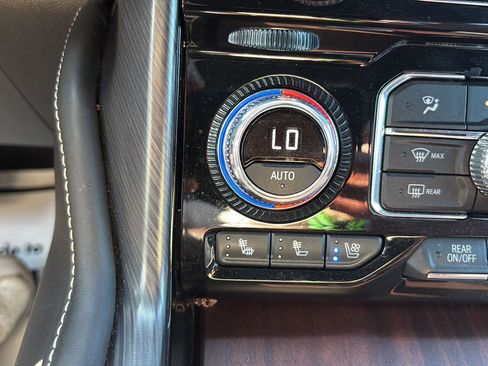 Used 2024 GMC Yukon Denali Ultimate AWD/4WD image 32
