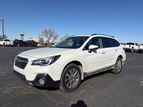 Used 2018 Subaru Outback 3.6R Touring image 2