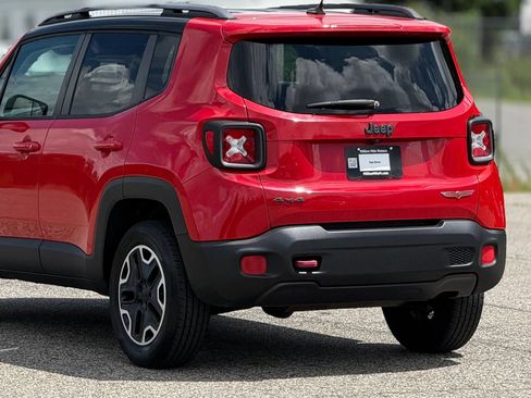 Used 2015 Jeep Renegade Trailhawk w/ Popular Equipment Group AWD/4WD image 16