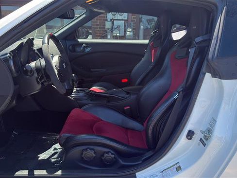 Used 2018 Nissan 370Z NISMO RWD image 16