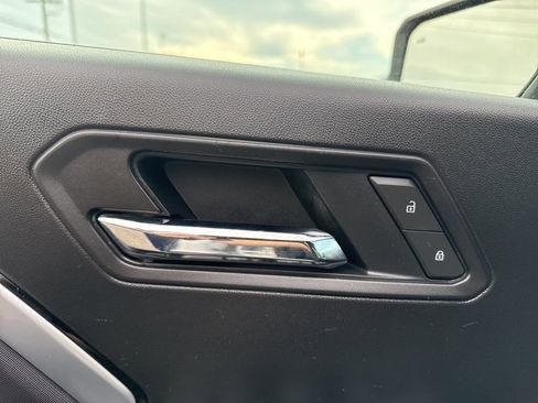 Used 2025 Chevrolet Colorado Z71 image 11