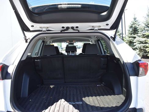 Used 2021 Toyota RAV4 XLE AWD/4WD image 18