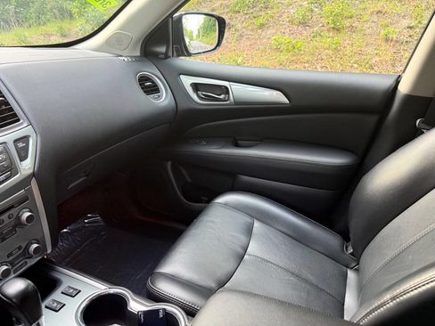 Used 2017 Nissan Pathfinder SL w/ SL Premium Package FWD image 13