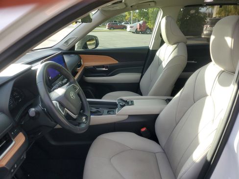 Used 2024 Toyota Grand Highlander Platinum image 17