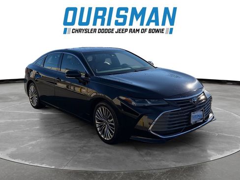 Used 2020 Toyota Avalon Limited image 1