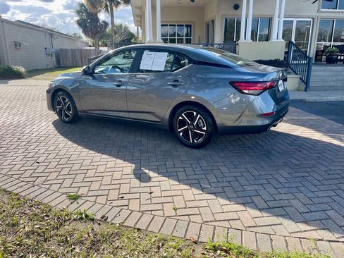 Used 2025 Nissan Sentra SV image 3