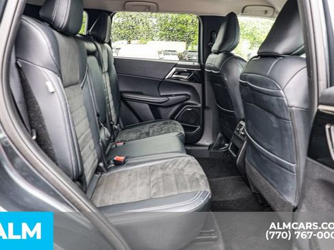 Used 2025 Mitsubishi Outlander SE FWD image 23