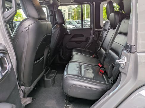 Used 2019 Jeep Wrangler Unlimited Sahara AWD/4WD image 29