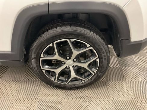 Used 2024 Jeep Compass Latitude image 14