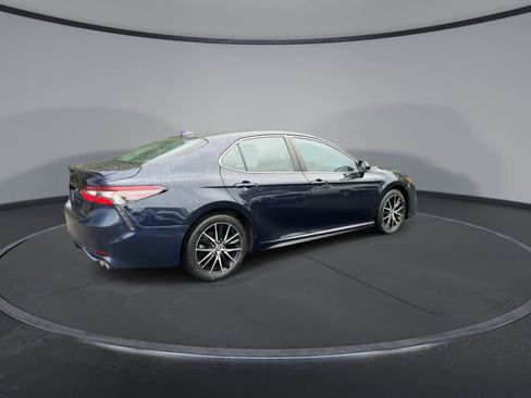 Used 2022 Toyota Camry SE w/ Cold Weather Package FWD image 8