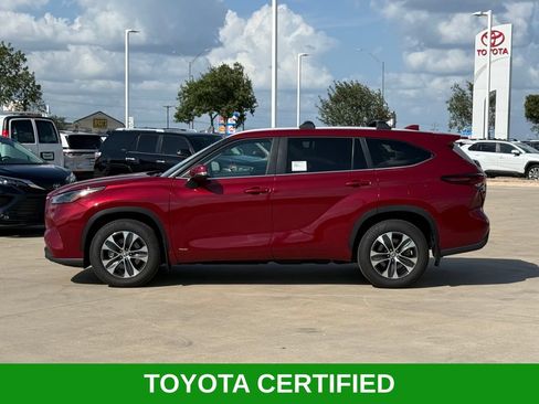 Certified 2026 Toyota Highlander XLE AWD/4WD image 4