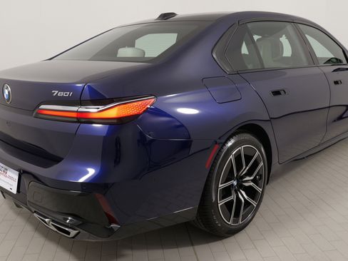 Used 2023 BMW 760i xDrive image 10