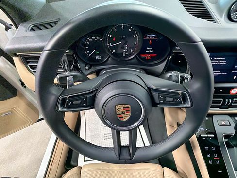 Used 2025 Porsche Macan image 39