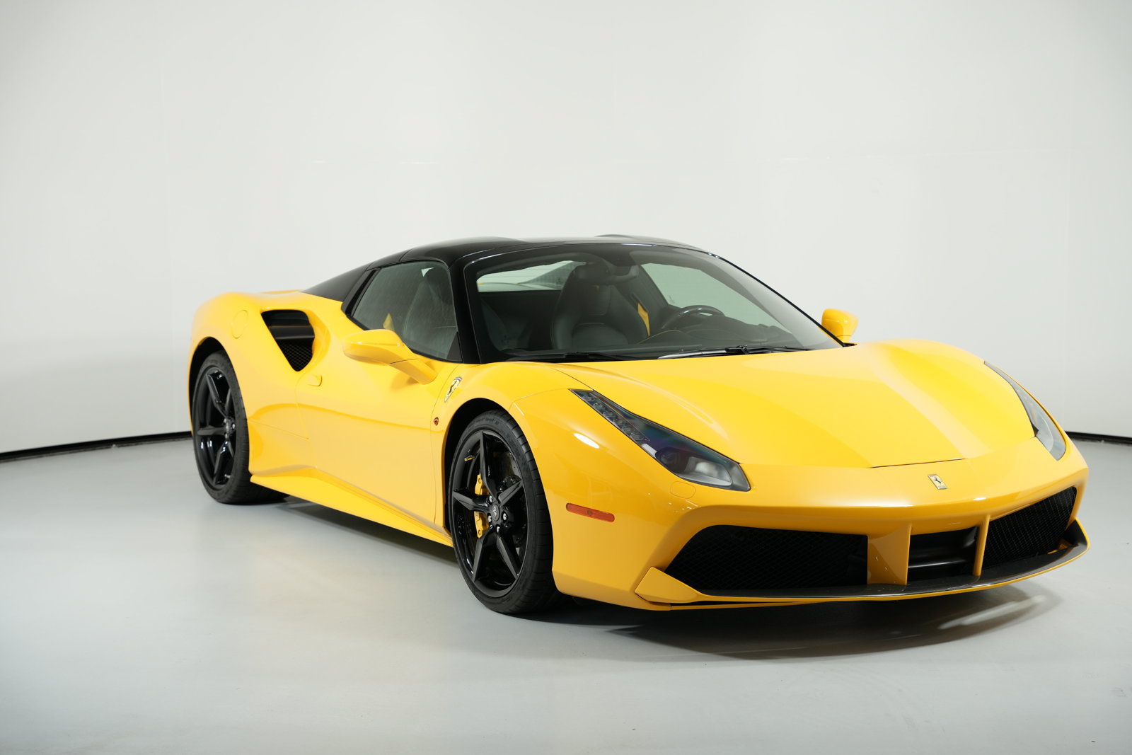 Certified 2018 Ferrari 488 Spider RWD image 2