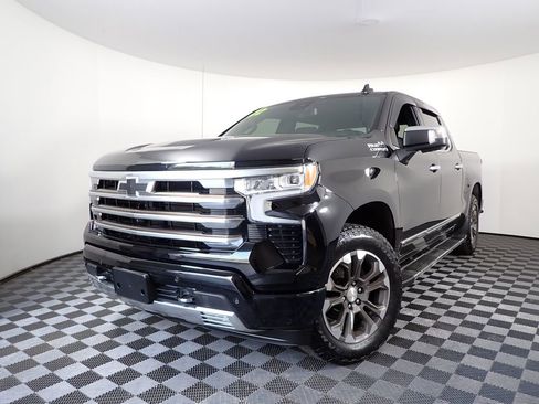Used 2022 Chevrolet Silverado 1500 High Country AWD/4WD image 2