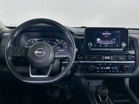 Used 2025 Nissan Pathfinder SV FWD image 18