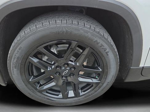 Used 2023 Chevrolet Traverse LT image 23
