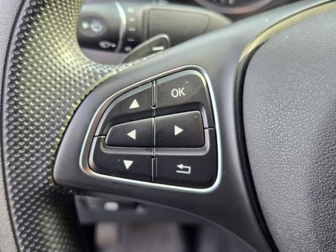 Used 2023 Mercedes-Benz Metris image 21