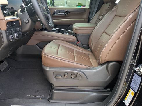 Used 2025 Chevrolet Tahoe High Country AWD/4WD image 10