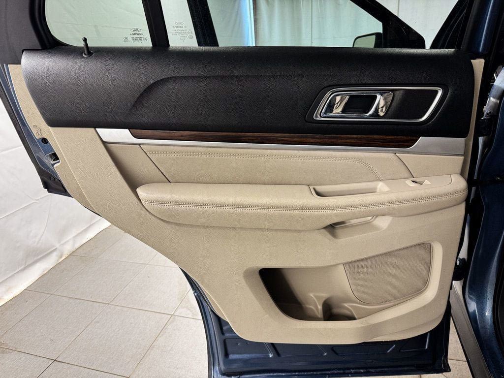 Used 2018 Ford Explorer Limited w/ Equipment Group 301A AWD/4WD image 15