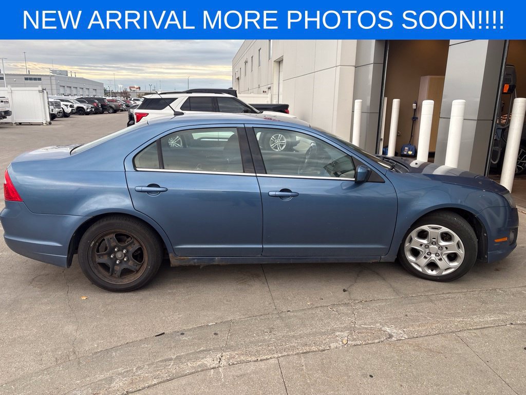 Used 2010 Ford Fusion SE FWD image 2