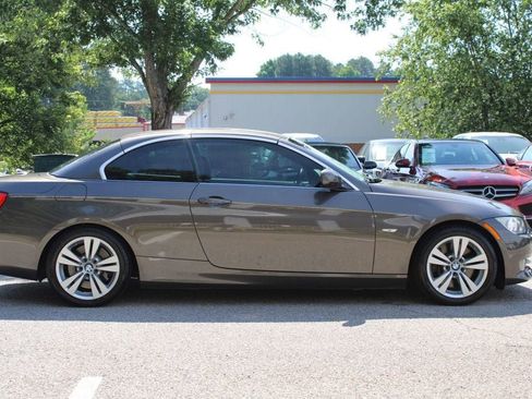 Used 2011 BMW 335i Convertible RWD image 9