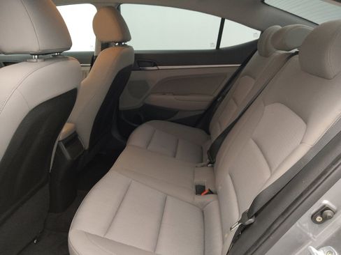 Used 2017 Hyundai Elantra SE image 18