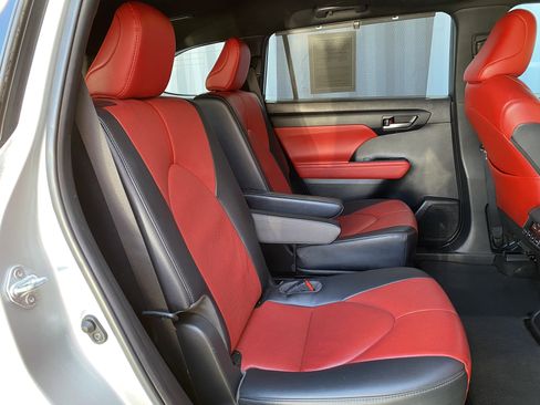 Used 2023 Toyota Highlander XSE image 34