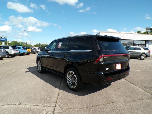 Used 2025 Lincoln Navigator Reserve AWD/4WD image 5