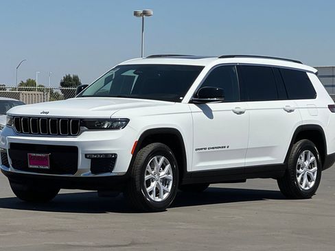 Used 2022 Jeep Grand Cherokee L Limited RWD image 9