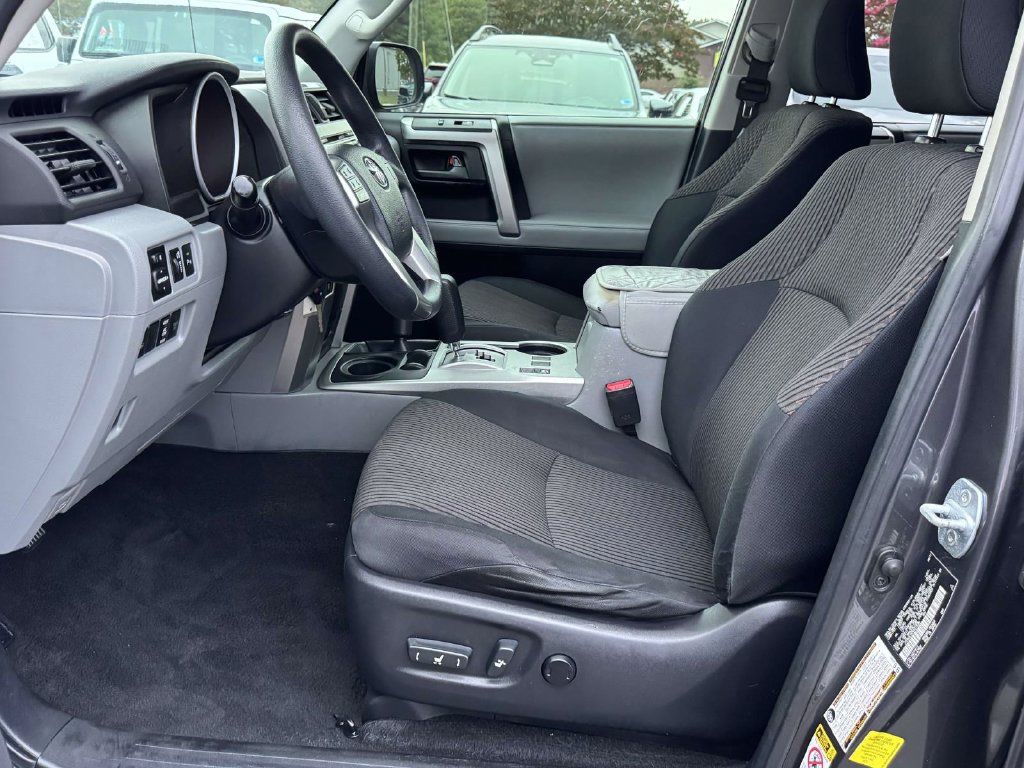 Used 2011 Toyota 4Runner SR5 w/ Convenience Pkg AWD/4WD image 19