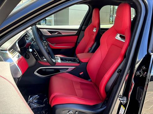 New 2026 Jaguar F-PACE R-Dynamic S image 9