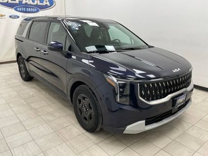 Used 2025 Kia Carnival