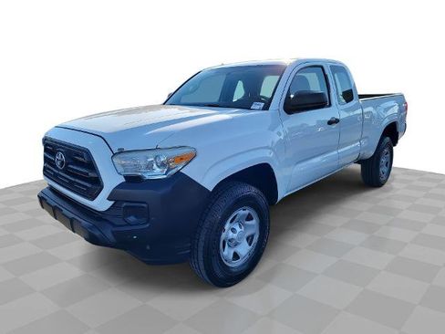 Used 2016 Toyota Tacoma SR image 1