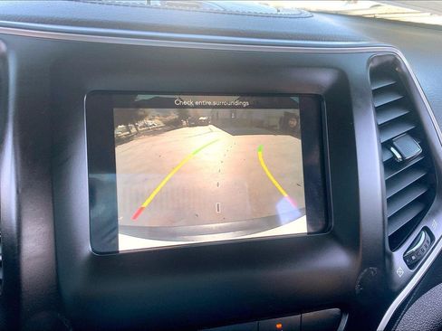 Certified 2021 Jeep Cherokee Latitude Plus AWD/4WD image 21