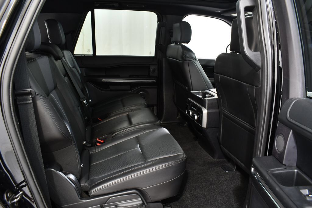 Used 2018 Ford Expedition Max XLT w/ Equipment Group 202A AWD/4WD image 19