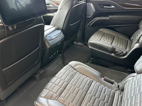 Used 2024 Cadillac Escalade ESV Sport Platinum w/ LPO, ONYX Package AWD/4WD image 28