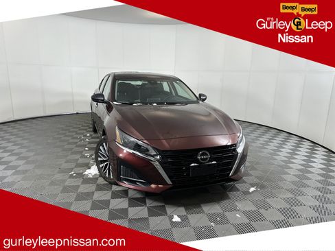 Used 2024 Nissan Altima 2.5 SV image 1