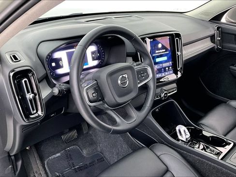 Certified 2025 Volvo XC40 B5 Plus AWD/4WD image 16