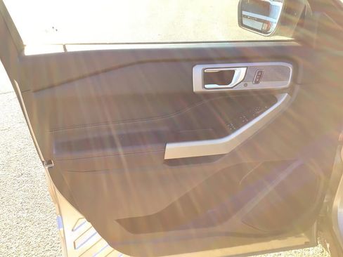 Used 2024 Ford Explorer Limited image 13